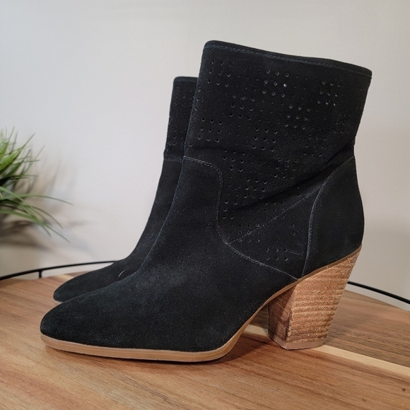 Enzo Angiolini | 6 Black Suede Gettup Boot Perforated Booties - Picture 8 of 13